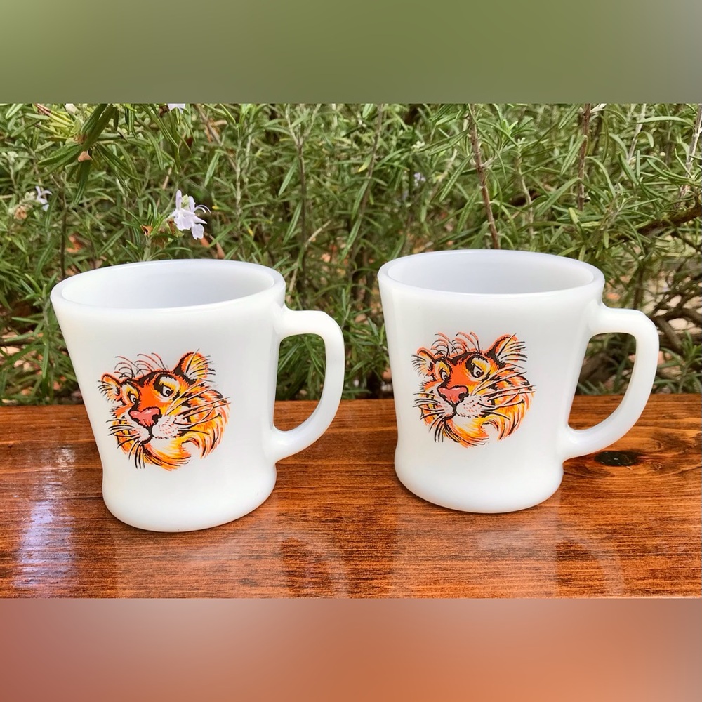 Vintage ANCHOR HOCKING Fire King Tiger Milk Glass Hot Beverage Coffee Cup Mug